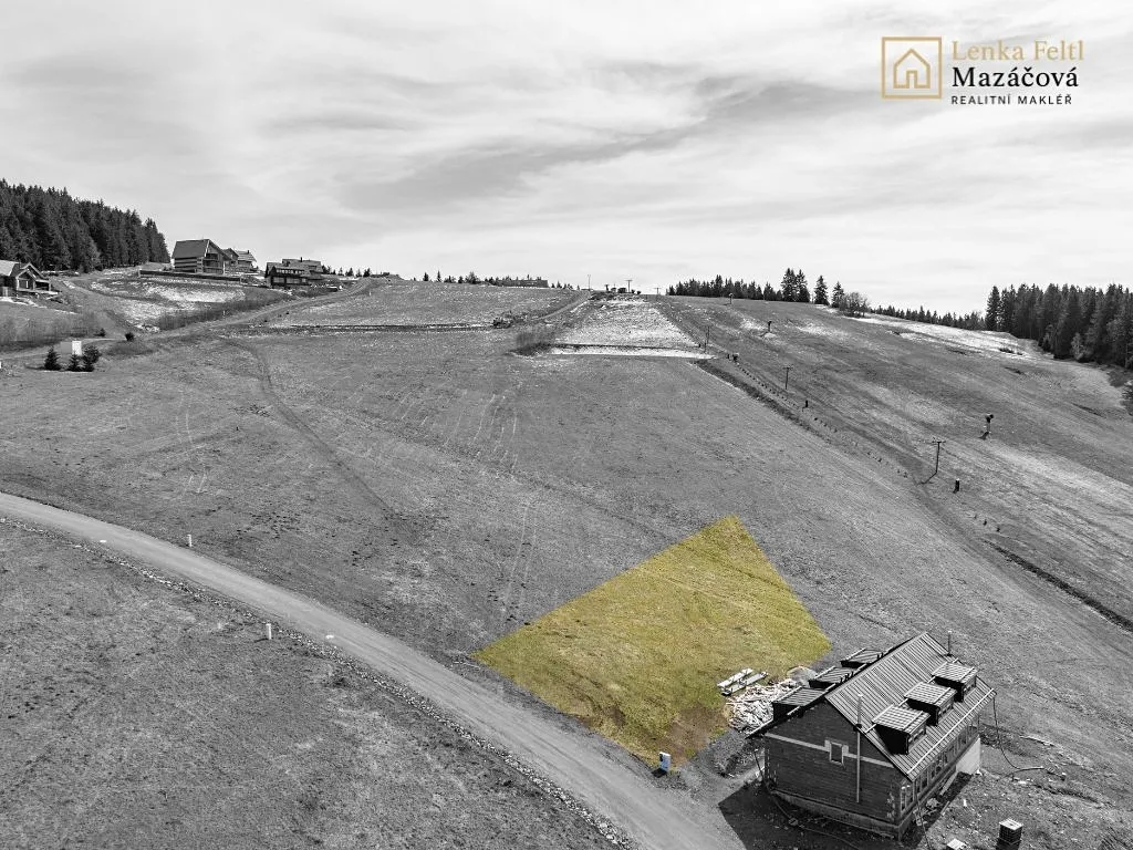 Prodej stavebního pozemku 1077 m²